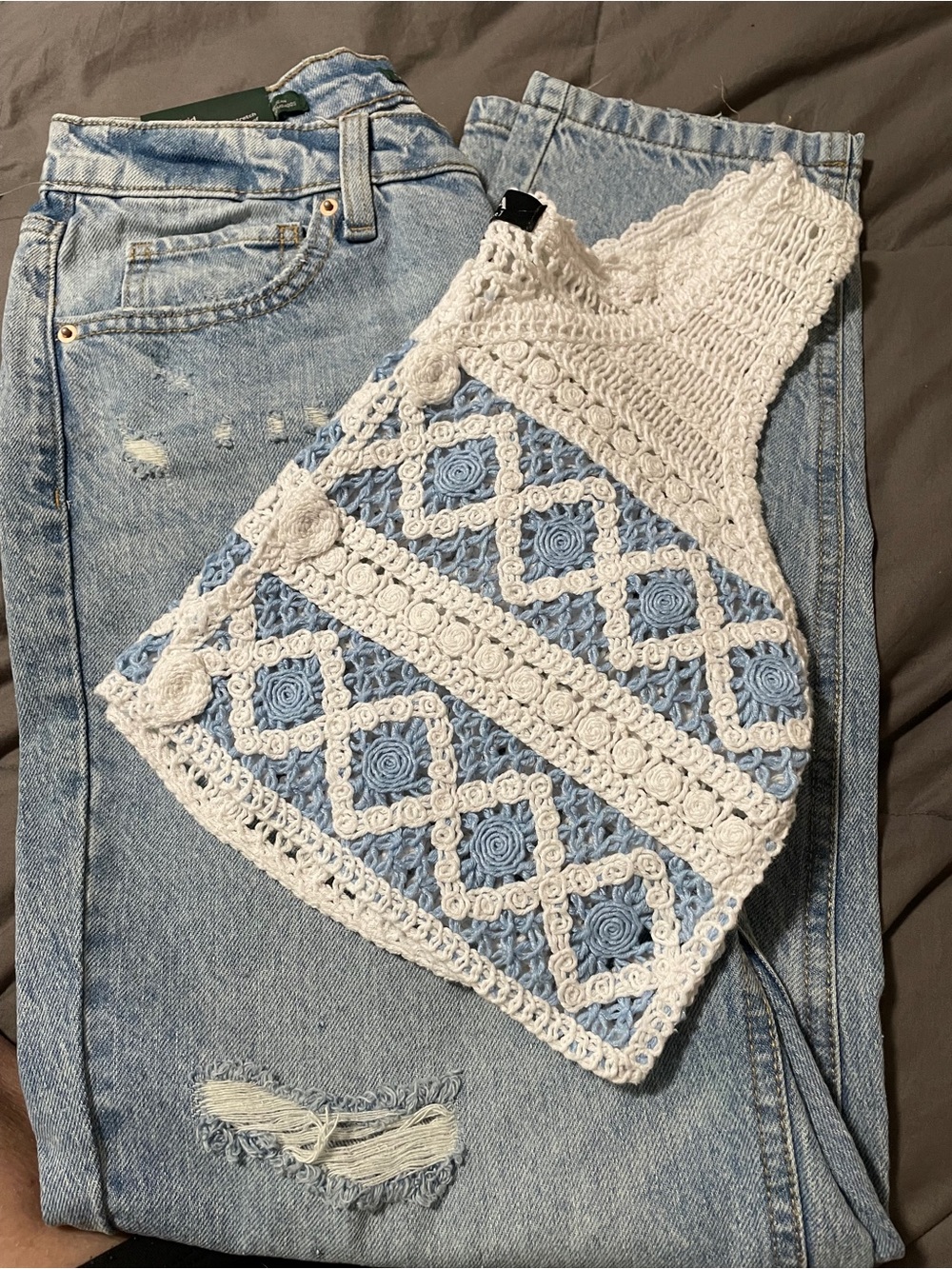 NWT Wild Fable Distressed jeans size 4/crocheted vest S Womens Bundle Lot